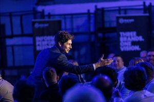 How to connect with your audience – Ben Hanlin improving stage presence on stage.
