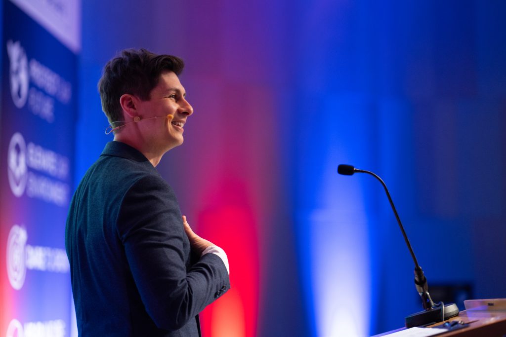 Ben Hanlin – tips for public speaking – 7-second rule on stage