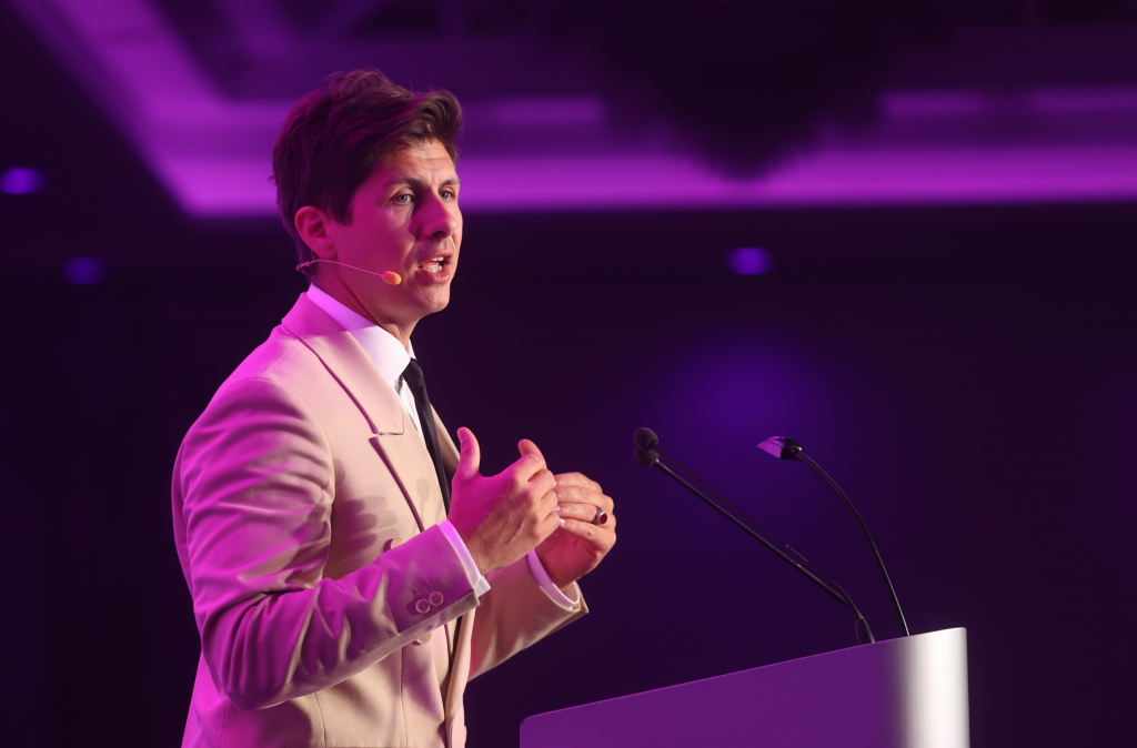 Ben Hanlin sharing tips for audience engagement – moving confidently on stage.