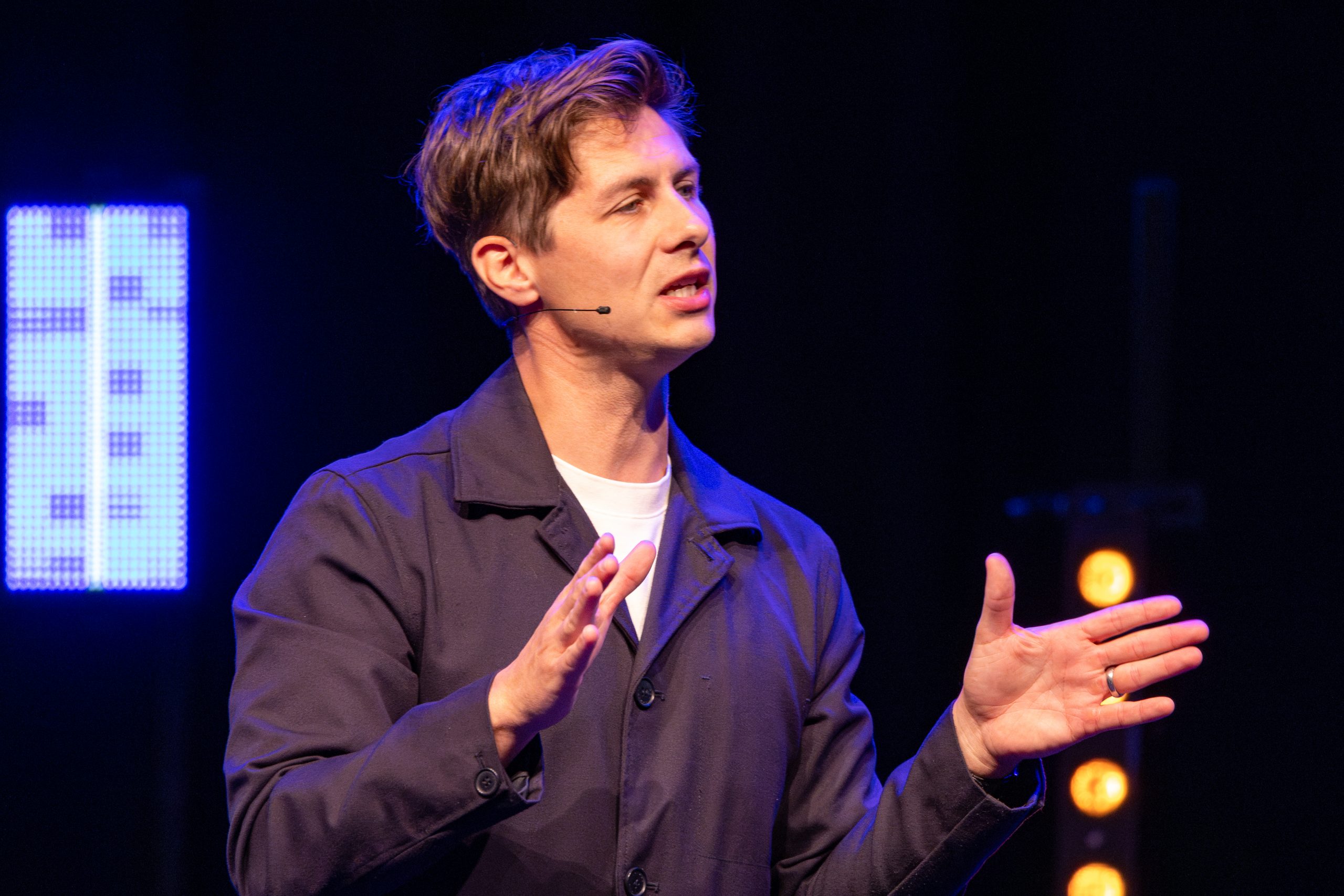 Ben Hanlin motivational keynote speaker UK connecting performance and sales lessons.