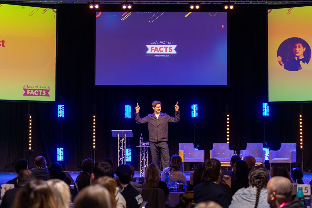 Ben Hanlin demonstrating tips for public speaking with varied pace on stage.