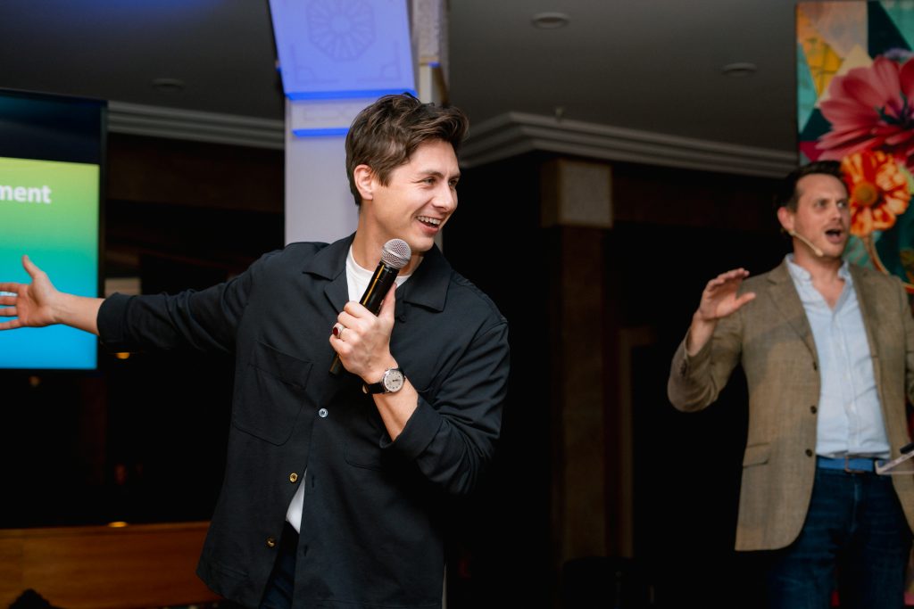 Ben Hanlin communication skills speaker teaching curiosity and business communication skills.