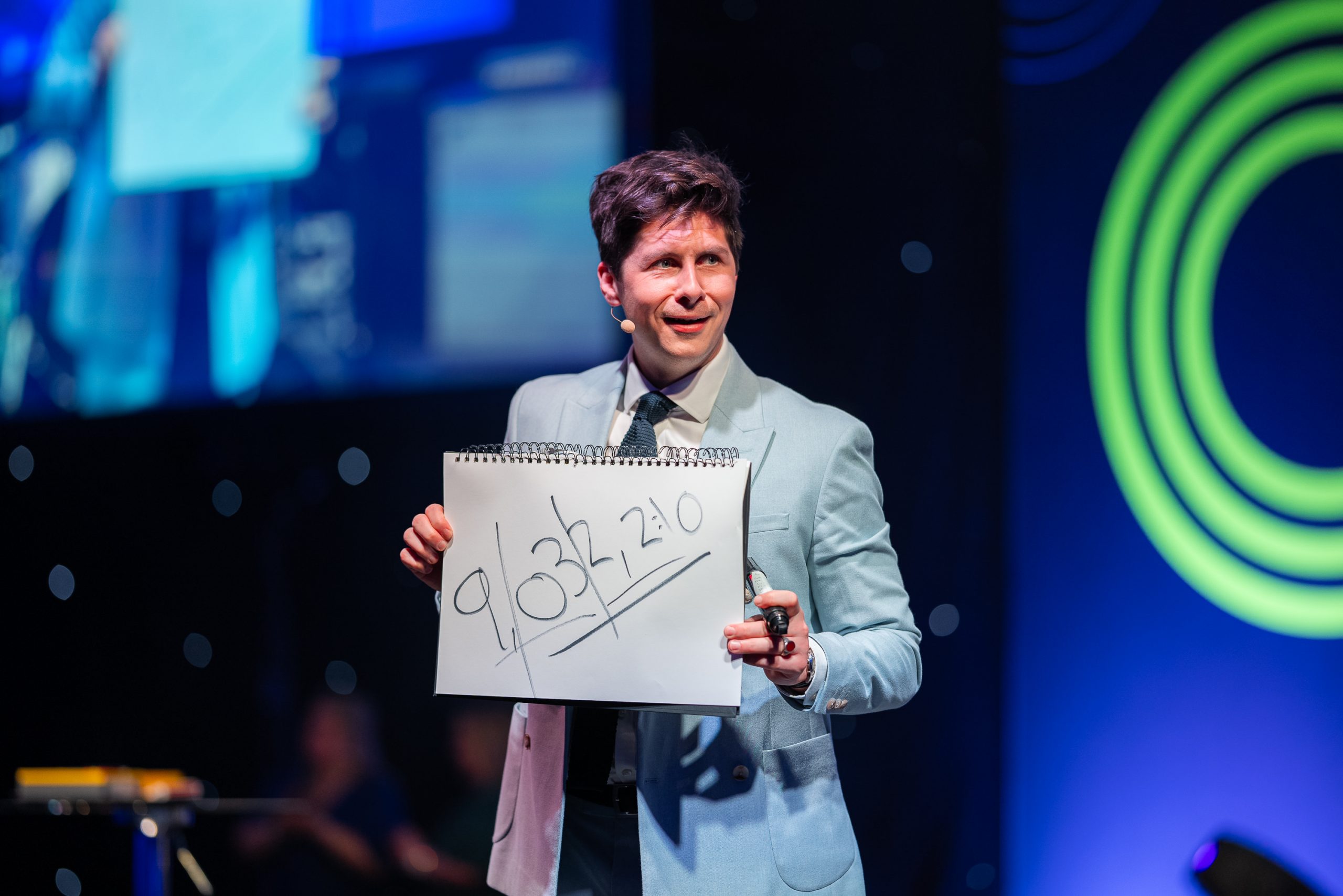 Ben Hanlin magician and keynote speaker sharing tips for public speaking and memorable endings.