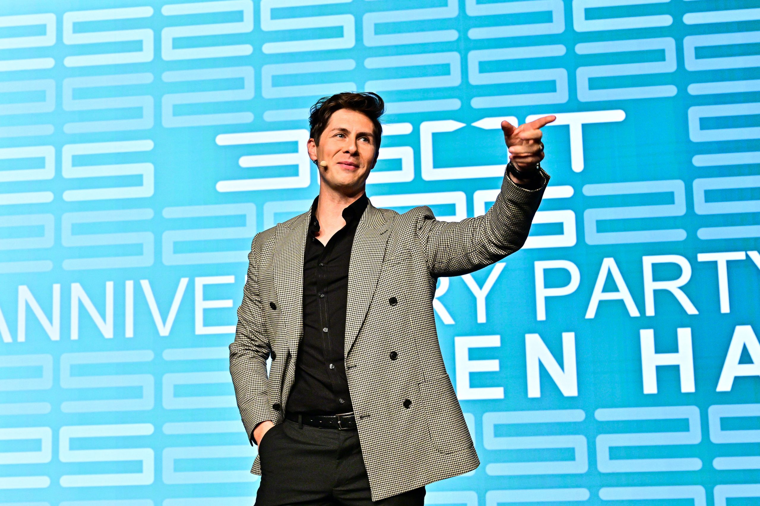 Ben Hanlin sharing tips for public speaking and using humour to connect with audiences.